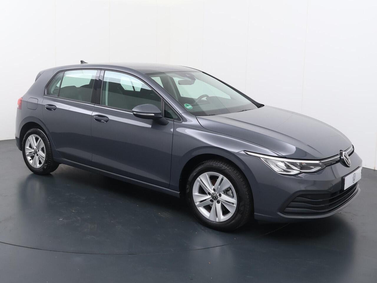 Volkswagen GOLF 1.0 eTSI Life | 110 PK | Virtual display | Multifunctioneel stuurwiel | Achteruitrij camera