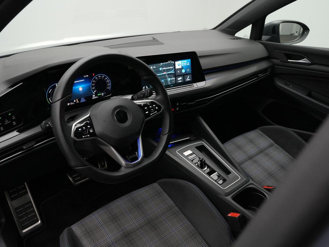 Volkswagen GOLF 1.4 245 pk DSG eHybrid GTE | Panoramadak | Navigatie | Stoelverwarming | Adaptive Cruise | Keyless Entry