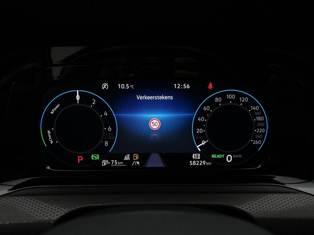 Volkswagen GOLF 1.4 245 pk DSG eHybrid GTE | Panoramadak | Navigatie | Stoelverwarming | Adaptive Cruise | Keyless Entry