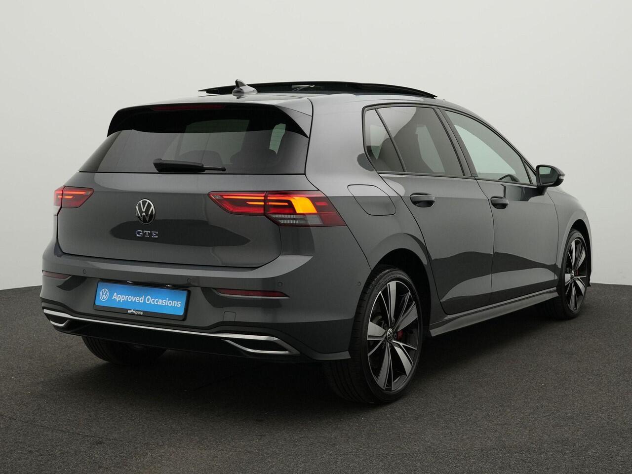 Volkswagen GOLF 1.4 245 pk DSG eHybrid GTE | Panoramadak | Navigatie | Stoelverwarming | Adaptive Cruise | Keyless Entry