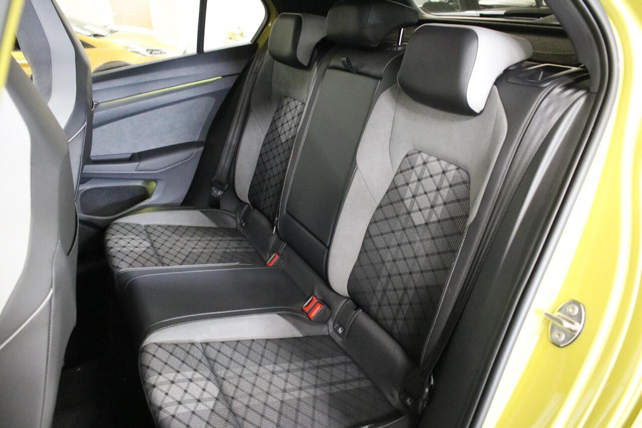 Volkswagen GOLF 1.5 eTSI R-Line Business+ Mild Hybride | Carplay | LED | Sfeerverl | DAB.