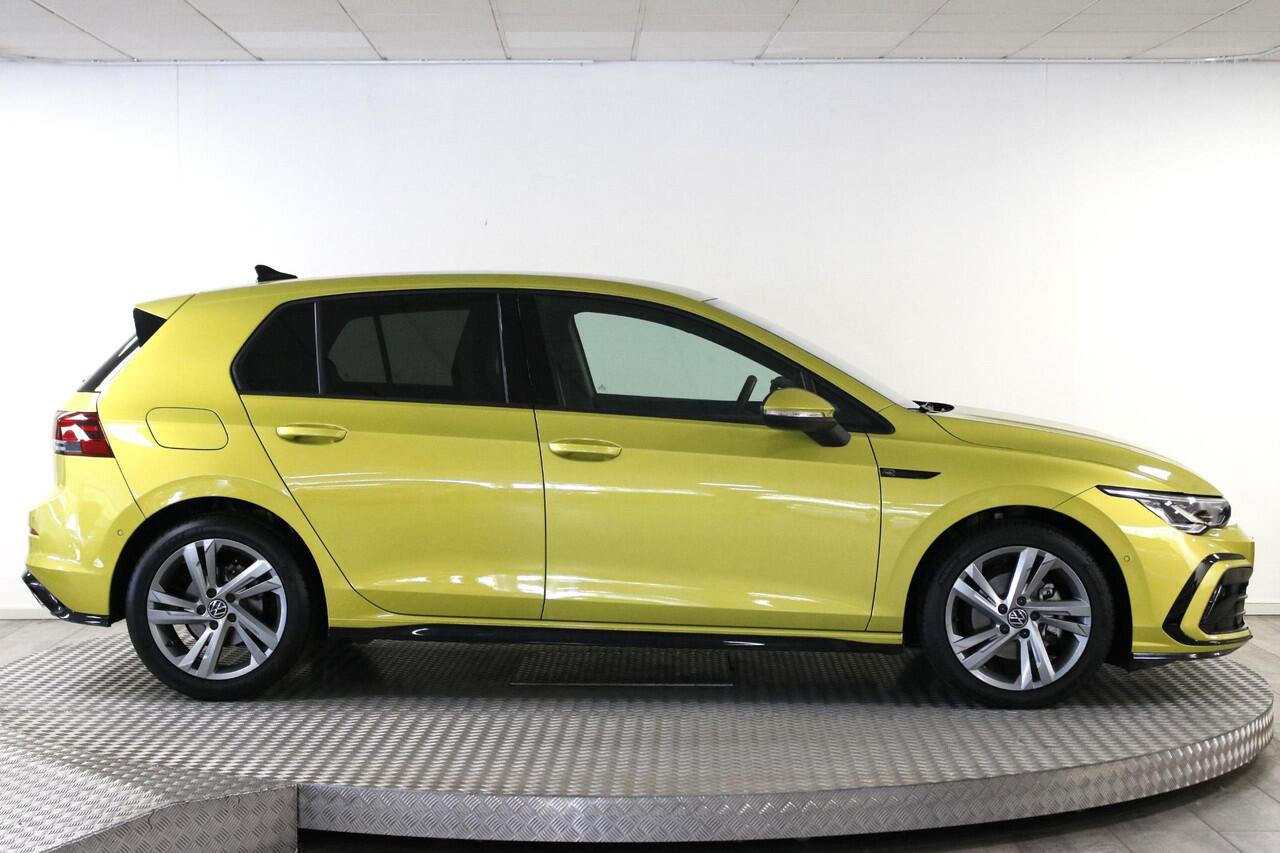 Volkswagen GOLF 1.5 eTSI R-Line Business+ Mild Hybride | Carplay | LED | Sfeerverl | DAB.