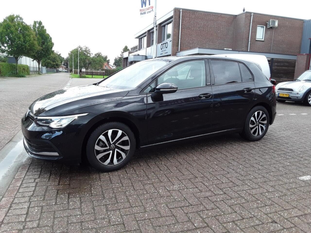 Volkswagen GOLF 1.5 eTSI DSG ACTIVE / NAVI / LED / ACC