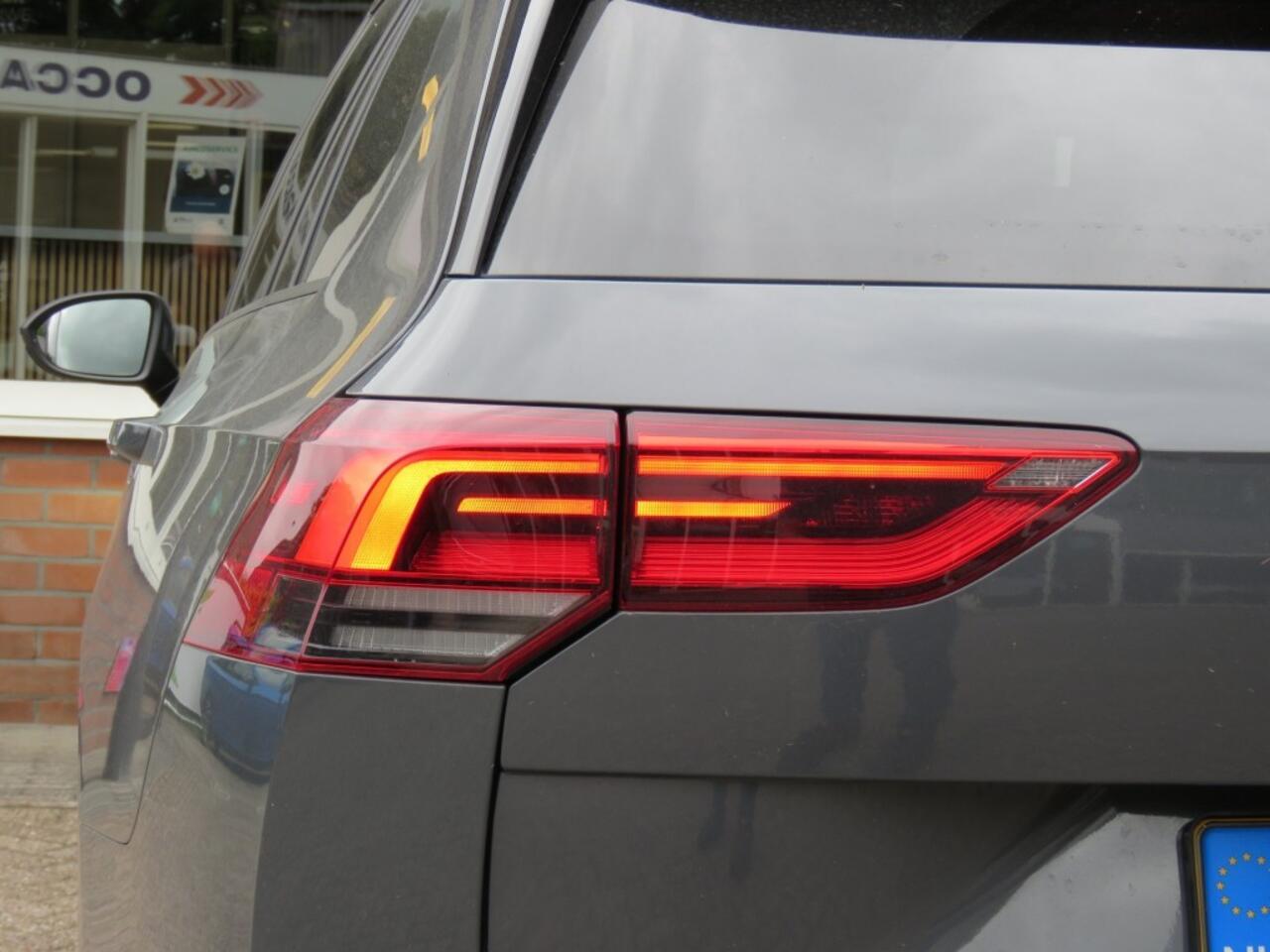 Volkswagen GOLF 1.0 eTSI Life DSG-aut. / Led / 18 Inch / Sportstoelen / Stoel en stuurwielverw. / BOVAG garantie