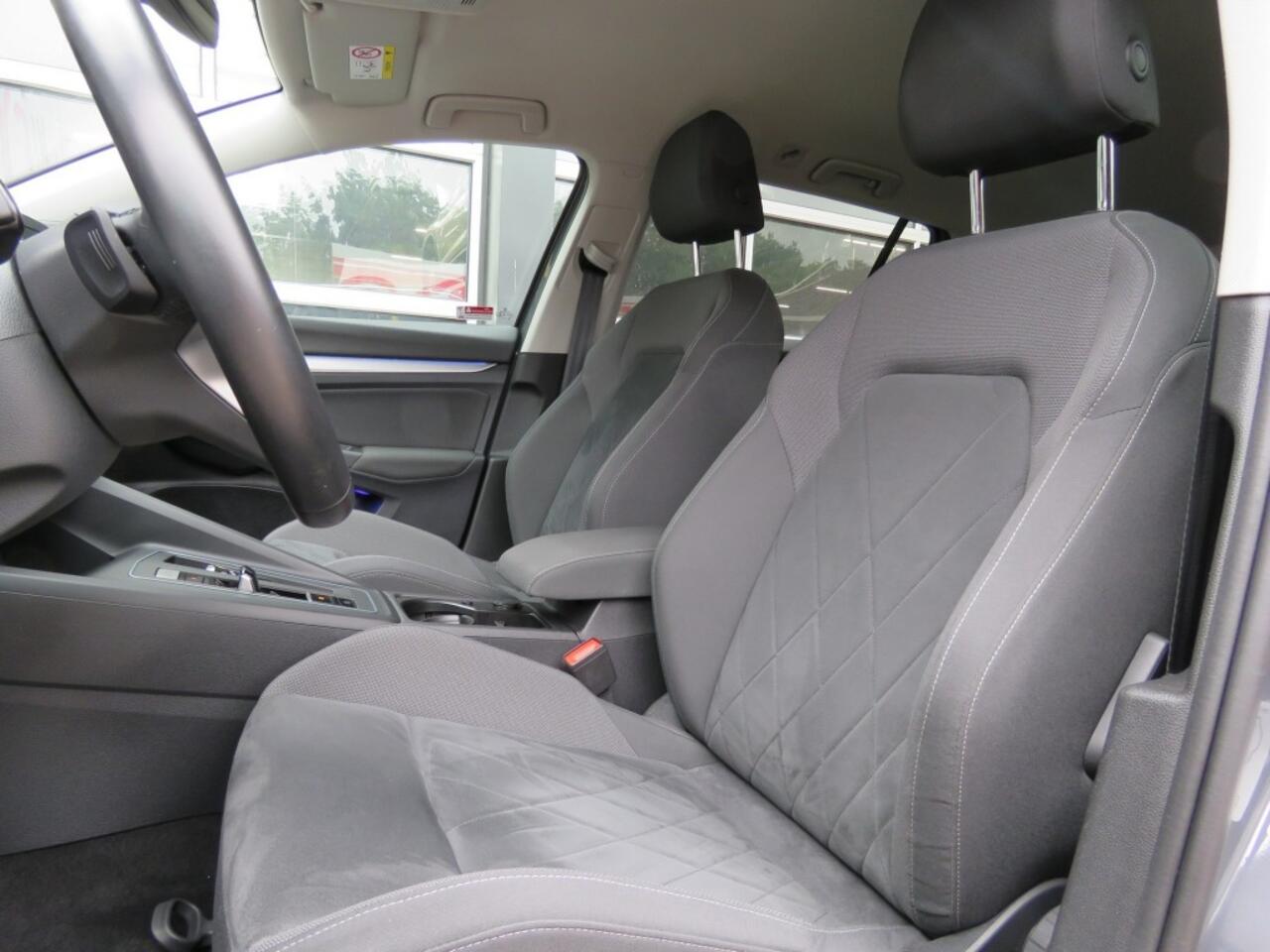 Volkswagen GOLF 1.0 eTSI Life DSG-aut. / Led / 18 Inch / Sportstoelen / Stoel en stuurwielverw. / BOVAG garantie