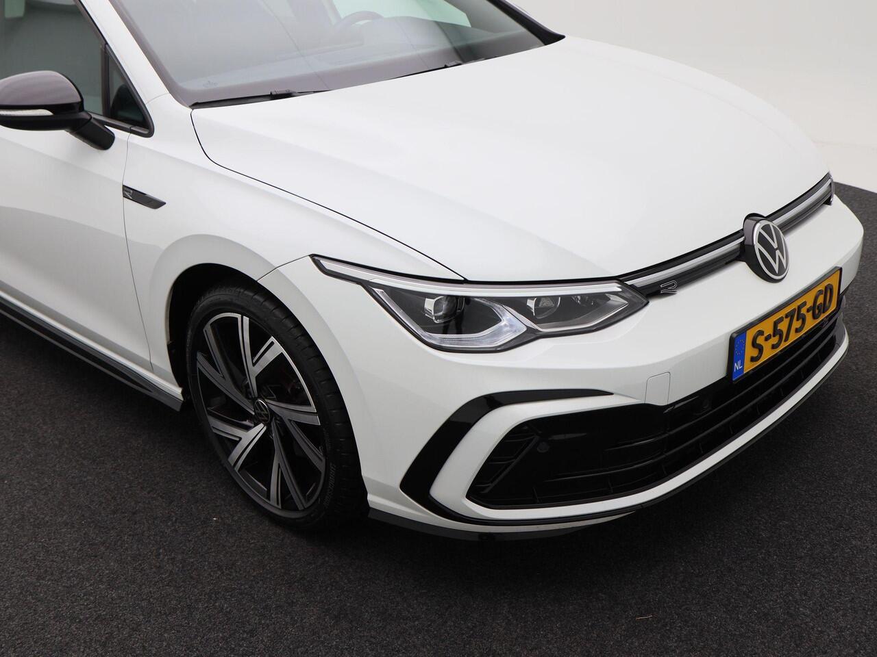 Volkswagen GOLF 1.5 eTSi 150 Pk Automaat R-Line Business+ | Panoramdak | Adaptive Cruise | Full LED | Camera | Parkeersensoren | Carplay | 18 Inch | 51.320 Km