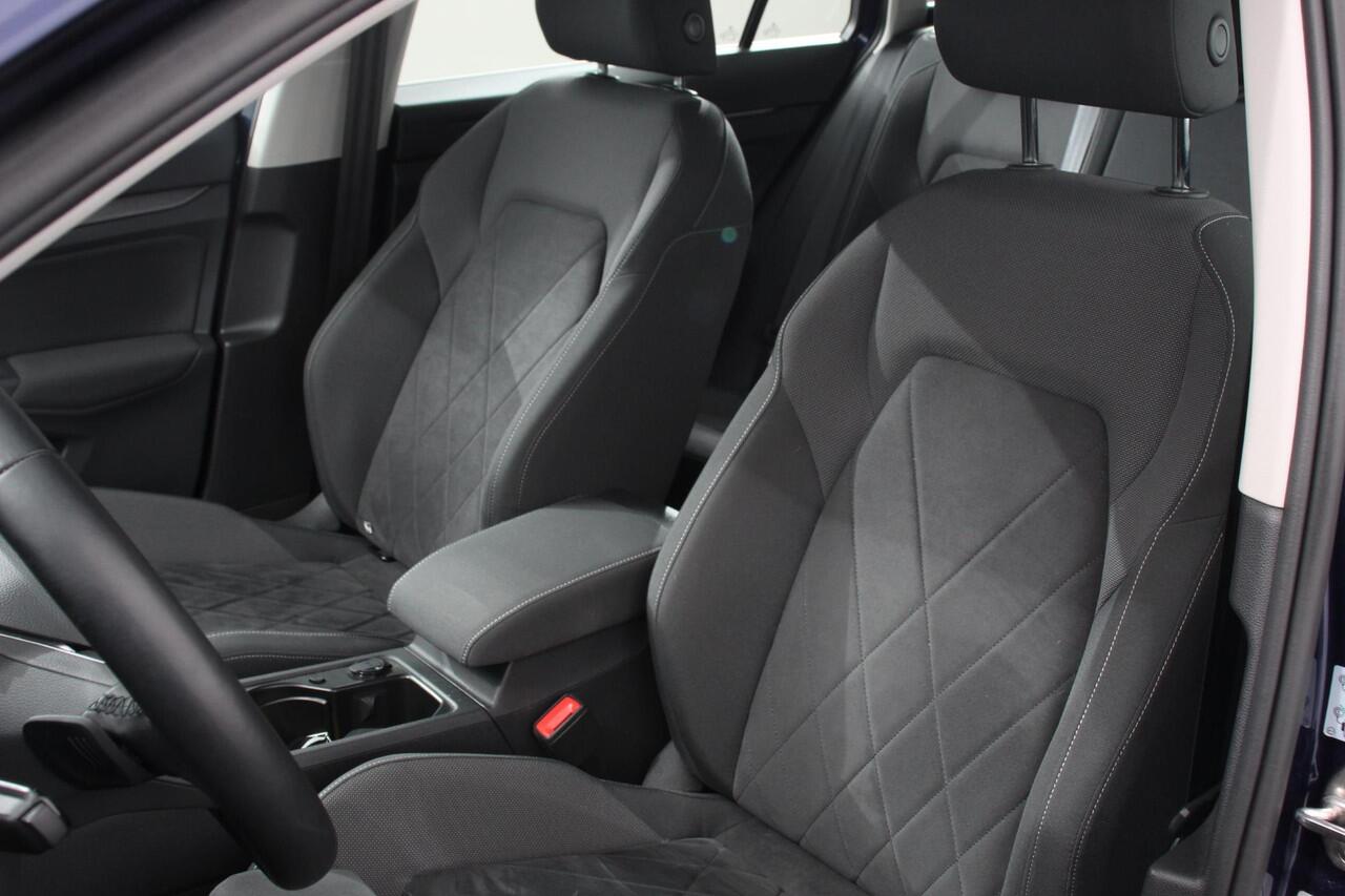 Volkswagen GOLF Variant 1.5 eTSI 150pk DSG Style | Navigatie | Apple Carplay/Android Auto | Climate Control | Camera | Parkeersensoren | Park Assist | Adaptive Cruise control | Wegklapbare trekhaak | Stoel- en stuurverwarming | Climatronic | Virtual Cockpit