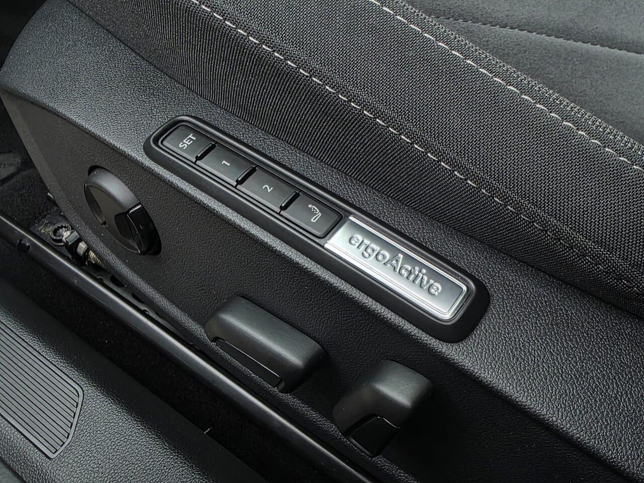 Volkswagen GOLF 1.4 eHybrid Plug-In Style *Trekhaak & ACC*