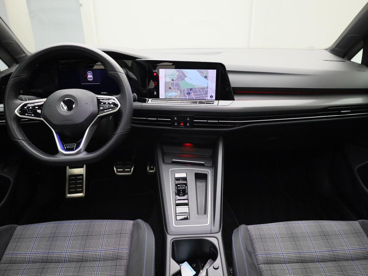 Volkswagen GOLF 1.4eHybrid 180kW/245PK GTE · Panoramadak · Parkeersensoren · Stoel- & stuurverwarming