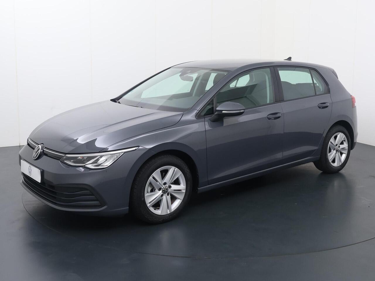 Volkswagen GOLF 1.0 TSI Life | 110 PK | Achteruitrijcamera | Navigatiesysteem | Adaptive cruise control |