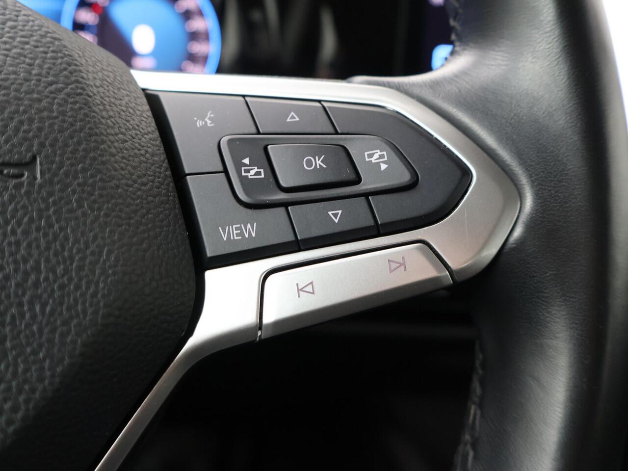 Volkswagen GOLF 1.0 TSI Life | 110 PK | Achteruitrijcamera | Navigatiesysteem | Adaptive cruise control |