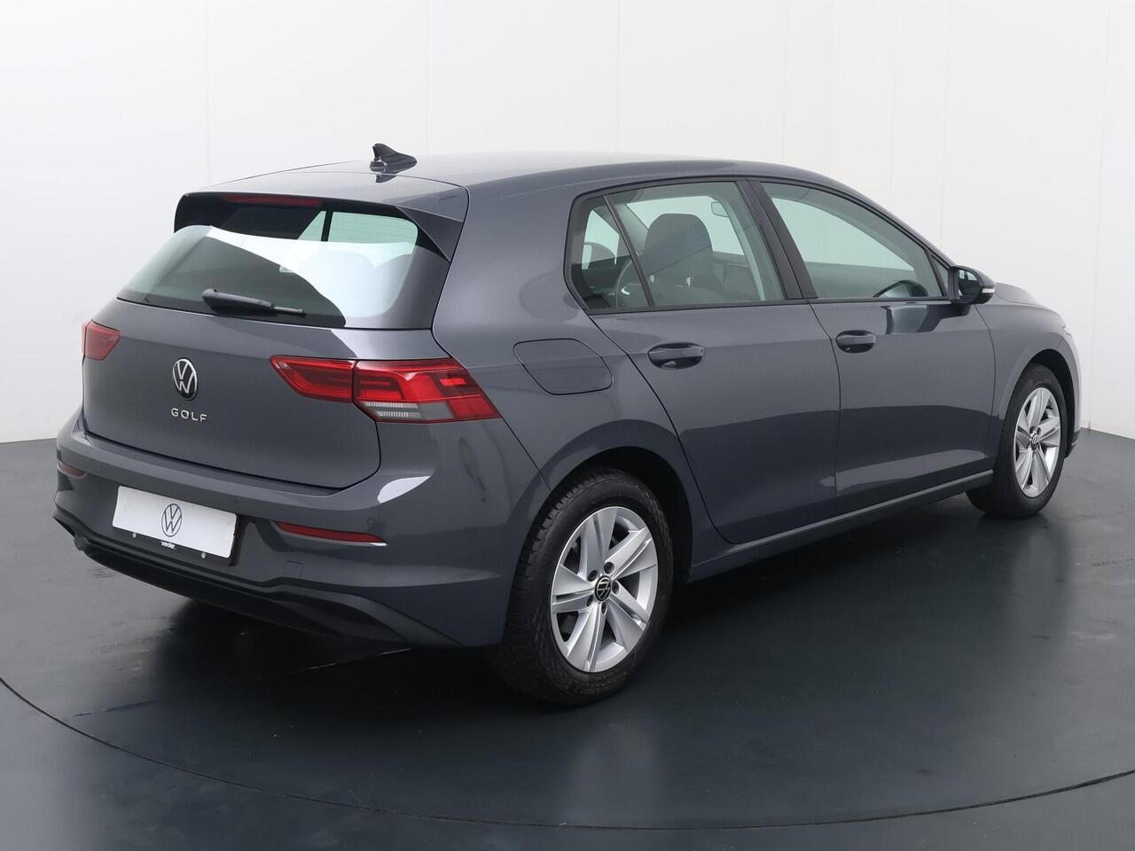 Volkswagen GOLF 1.0 TSI Life | 110 PK | Achteruitrijcamera | Navigatiesysteem | Adaptive cruise control |