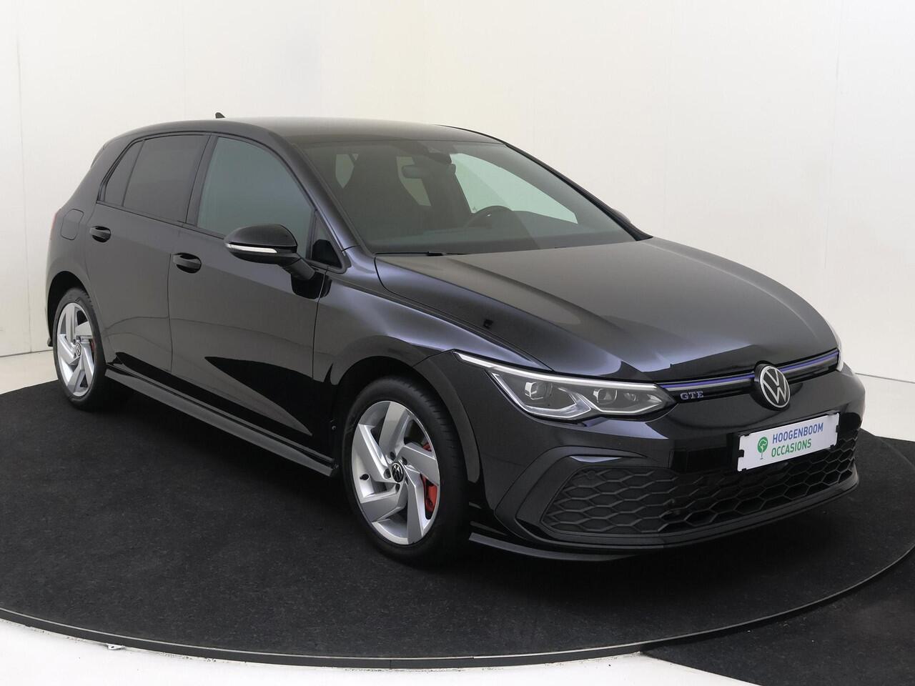 Volkswagen GOLF 1.4 eHybrid GTE | Stoel- en stuurwielverwarming | Navigatie | Adaptieve cruise control | 3-zone airco | Sfeerverlichting | LED Plus verlichting | CarPlay |