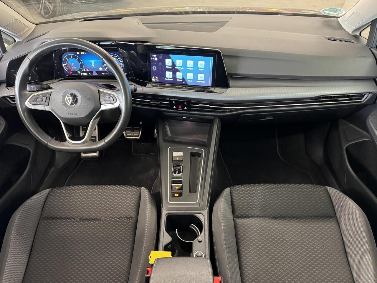 Volkswagen GOLF 2.0 TDI Active Automaat | Trekhaak elektrisch | Pano | IQ Light | Digitaal Dashboard | HUD | Clima | 16"LMV | Camera ( Vestiging - Nieuwegein )