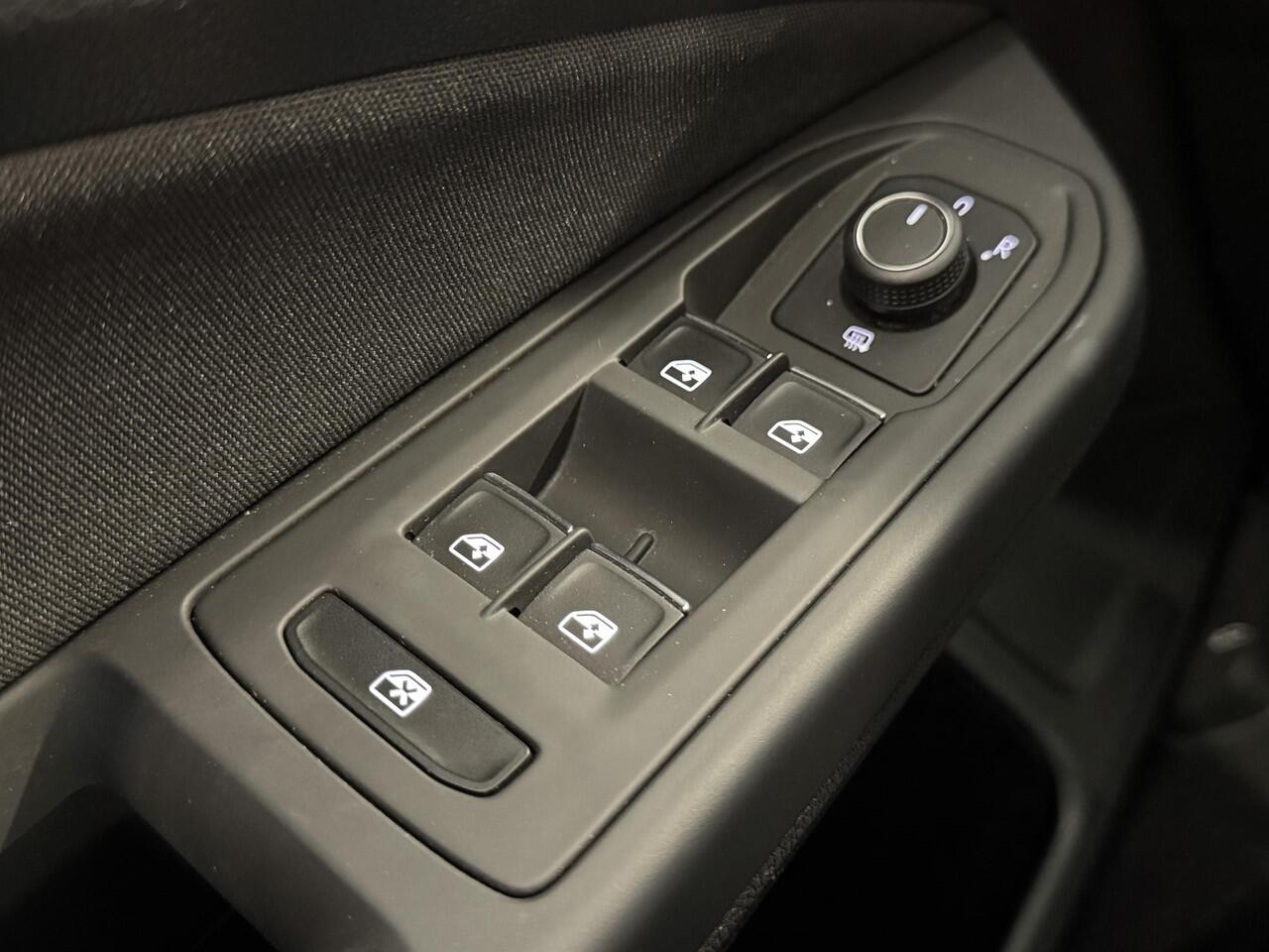 Volkswagen GOLF 2.0 TDI Active Automaat | Trekhaak elektrisch | Pano | IQ Light | Digitaal Dashboard | HUD | Clima | 16"LMV | Camera ( Vestiging - Nieuwegein )