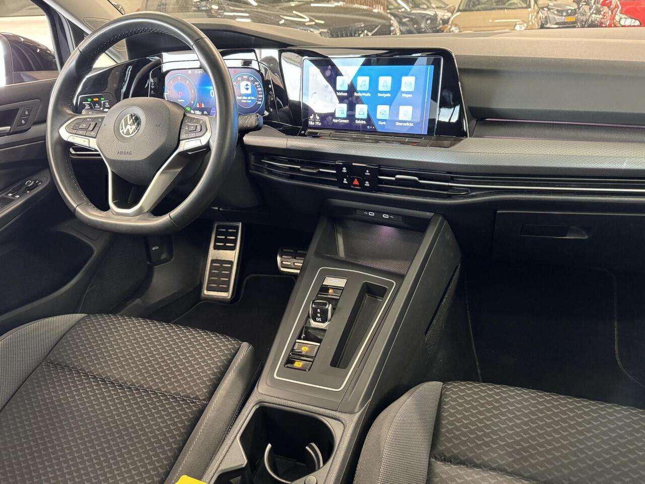 Volkswagen GOLF 2.0 TDI Active Automaat | Trekhaak elektrisch | Pano | IQ Light | Digitaal Dashboard | HUD | Clima | 16"LMV | Camera ( Vestiging - Nieuwegein )