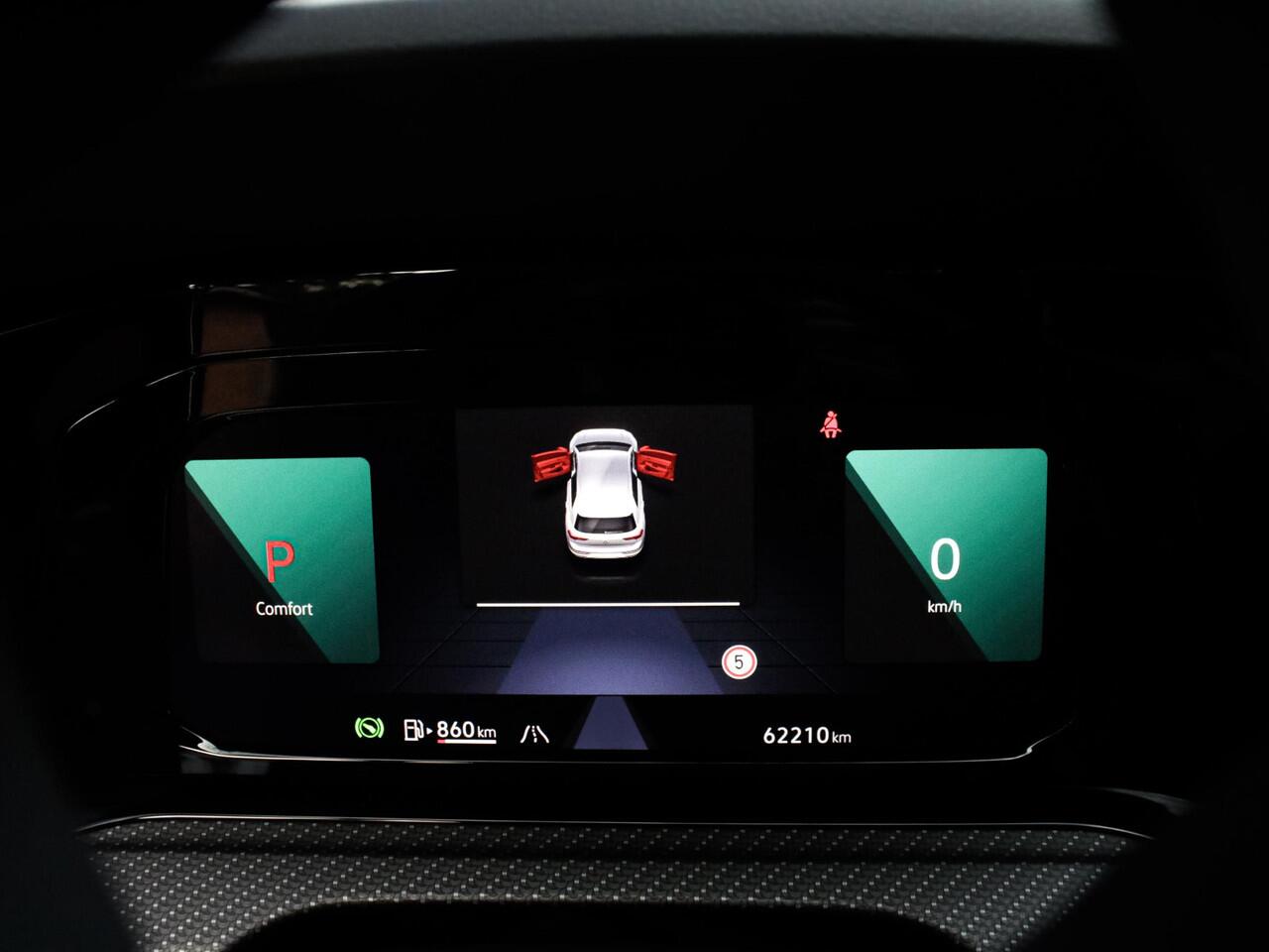 Volkswagen GOLF 1.5 eTSI R-Line | IQ Lights | Achteruitrijcamera| Carplay | Adaptieve Cruise control |