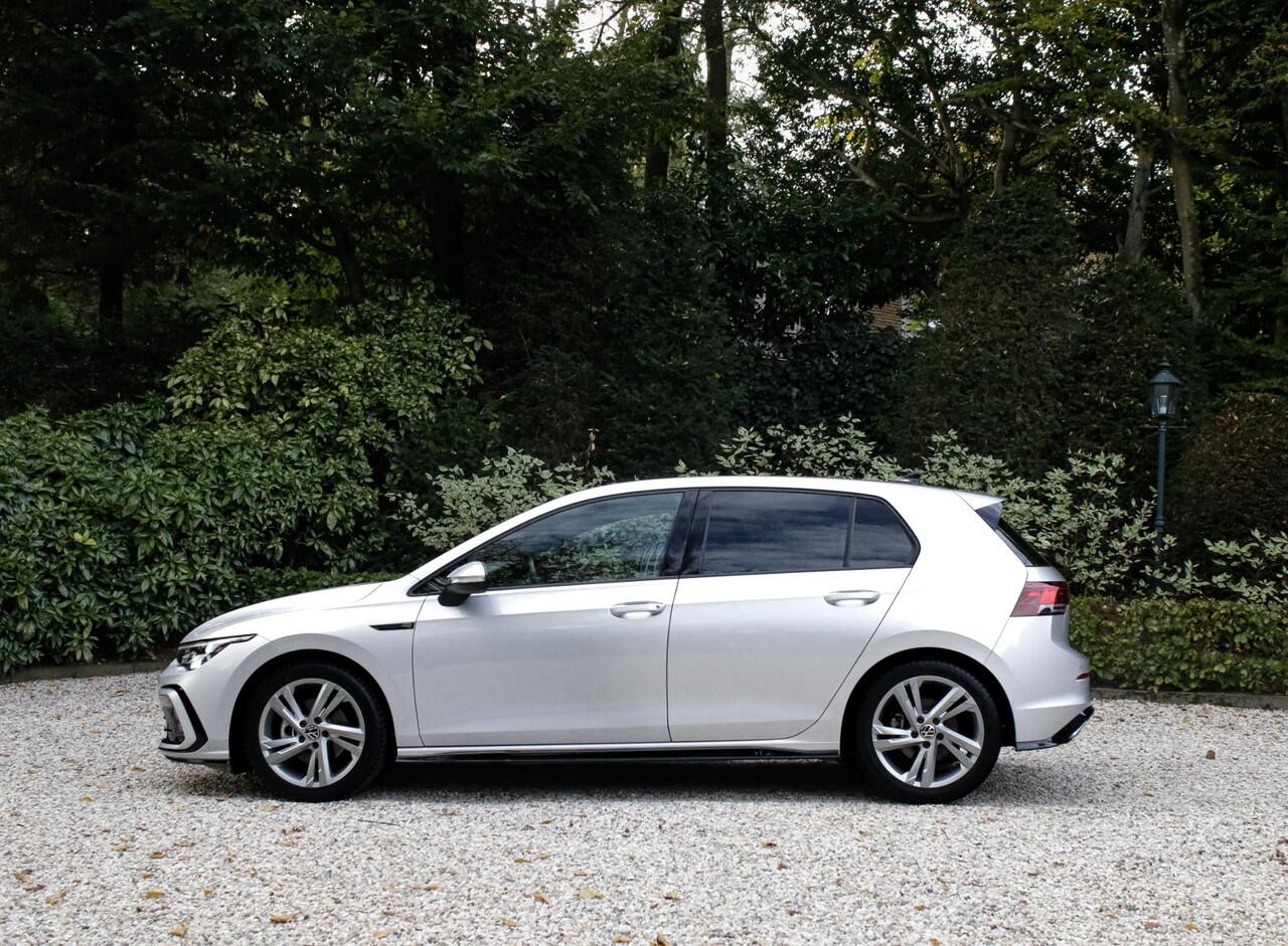Volkswagen GOLF 1.5 eTSI R-Line | IQ Lights | Achteruitrijcamera| Carplay | Adaptieve Cruise control |