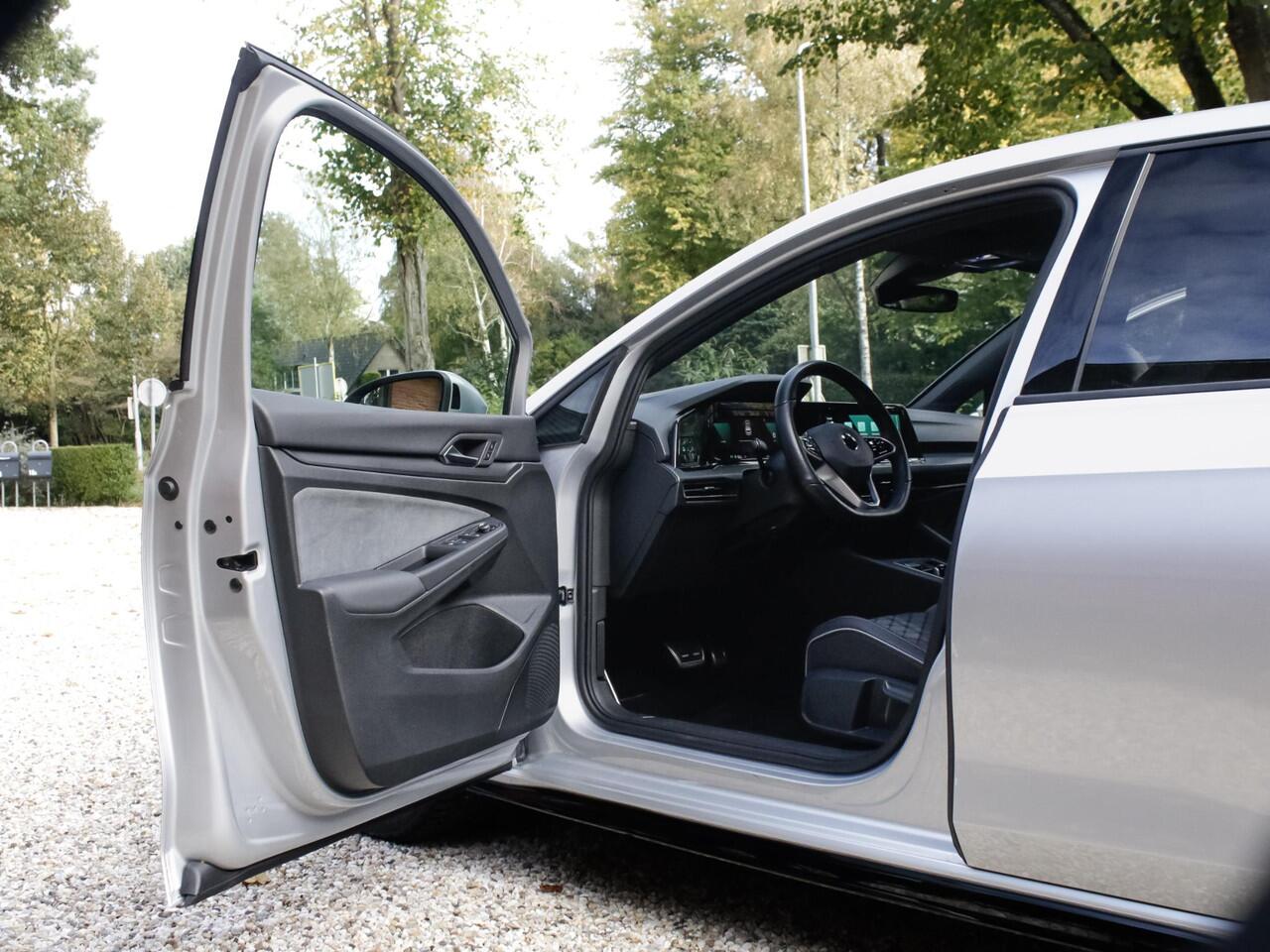 Volkswagen GOLF 1.5 eTSI R-Line | IQ Lights | Achteruitrijcamera| Carplay | Adaptieve Cruise control |