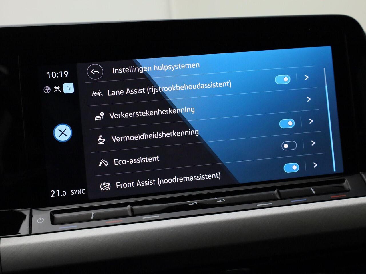 Volkswagen GOLF 1.0TSI/110PK Life · Navigatie · Camera + Parkeersensoren · Apple/Android Carplay