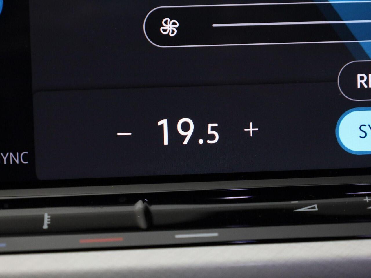 Volkswagen GOLF 1.0TSI/110PK Life · Navigatie · Camera + Parkeersensoren · Apple/Android Carplay