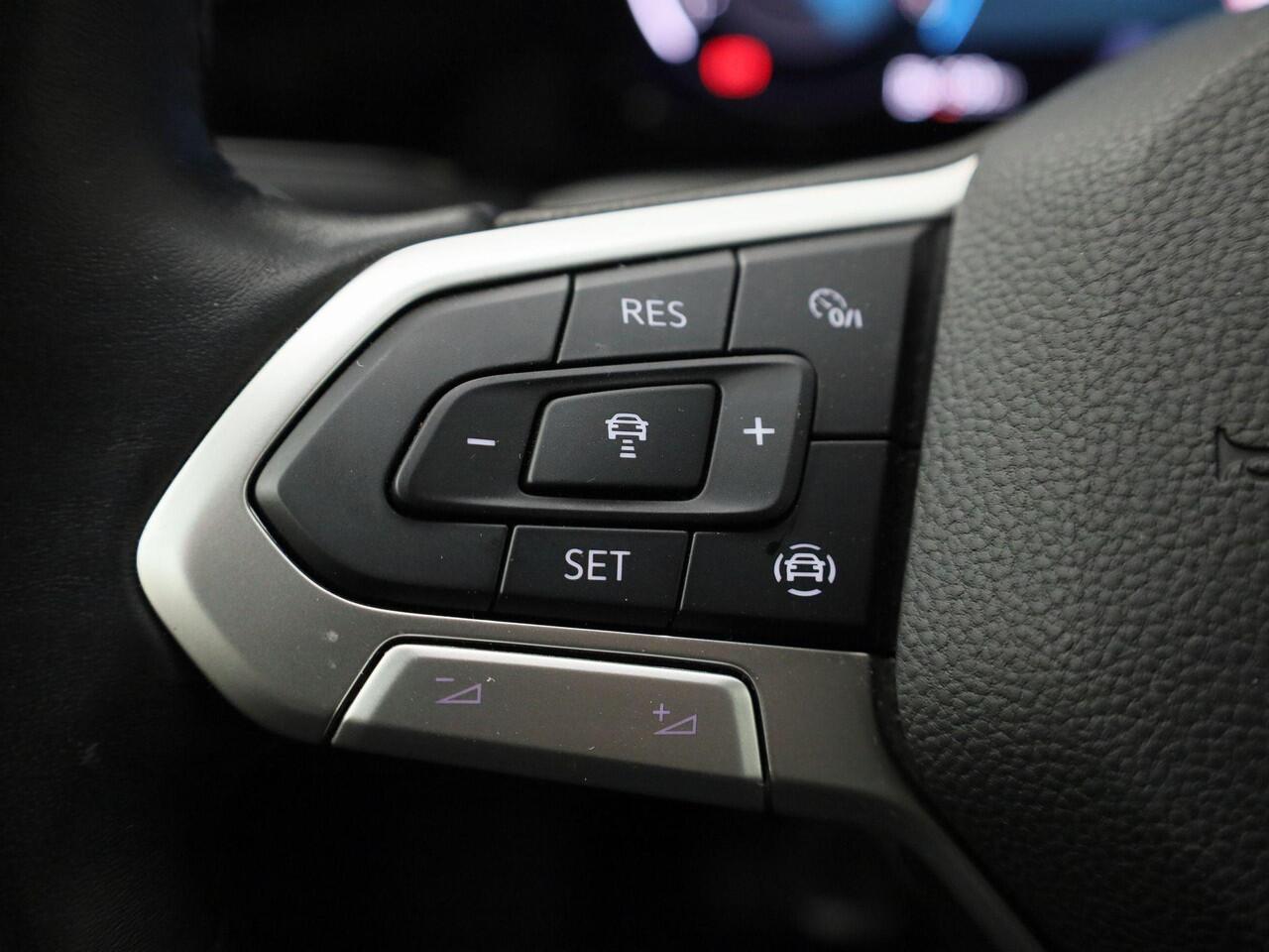 Volkswagen GOLF 1.0TSI/110PK Life · Navigatie · Camera + Parkeersensoren · Apple/Android Carplay