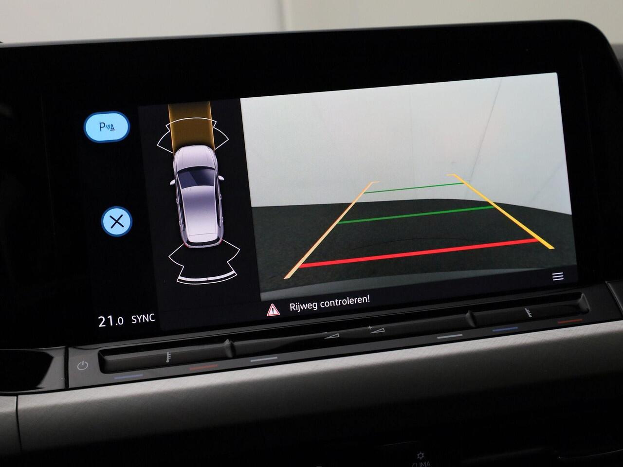 Volkswagen GOLF 1.0TSI/110PK Life · Navigatie · Camera + Parkeersensoren · Apple/Android Carplay