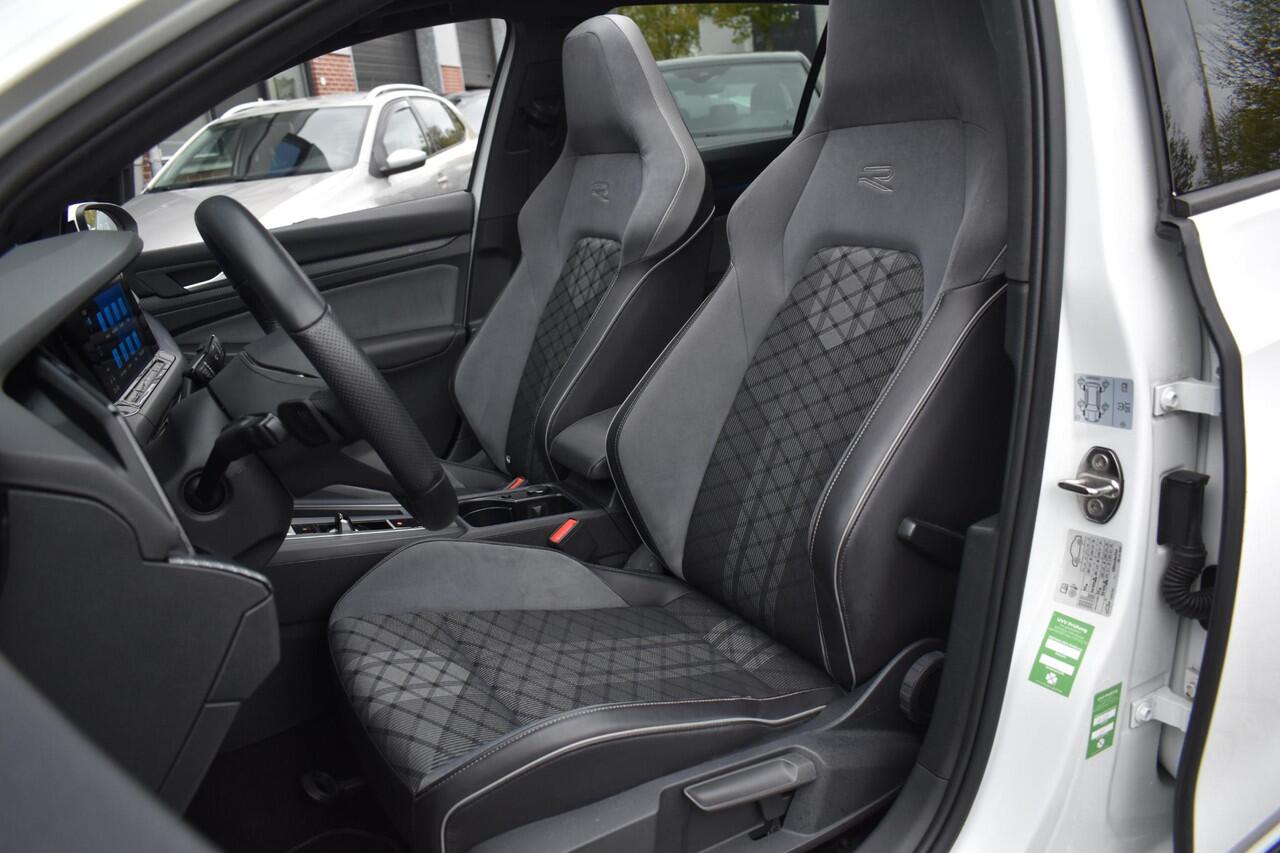 Volkswagen GOLF 1.5 eTSI Variant 3x R Line Pano Keyless Lane Camera Trekhaak