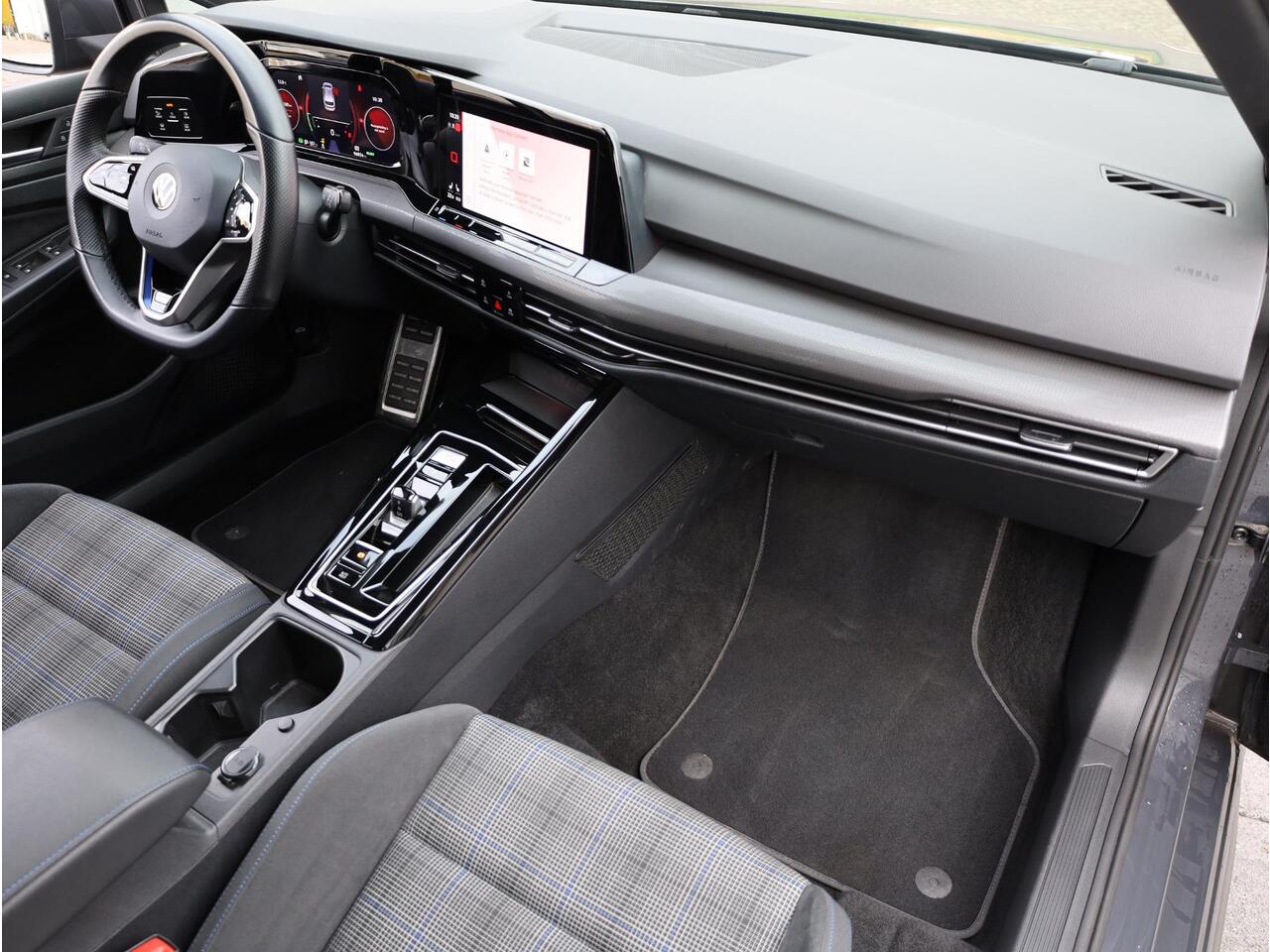 Volkswagen GOLF GTE 1.4 eHybrid 245PK | Achteruitrijcamera | Stoel&Stuurverwarming | Carplay/Android | 18"Inch |