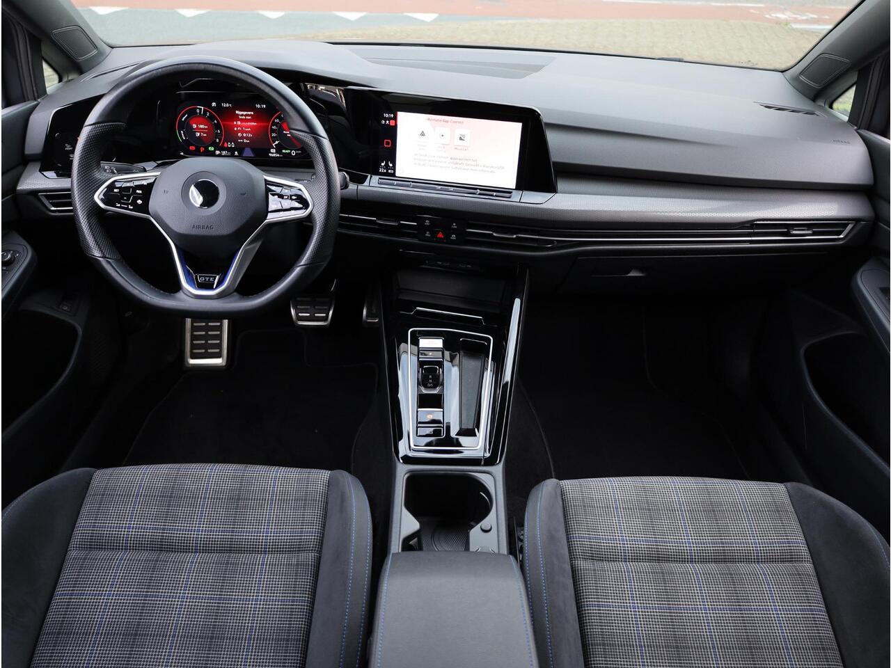 Volkswagen GOLF GTE 1.4 eHybrid 245PK | Achteruitrijcamera | Stoel&Stuurverwarming | Carplay/Android | 18"Inch |