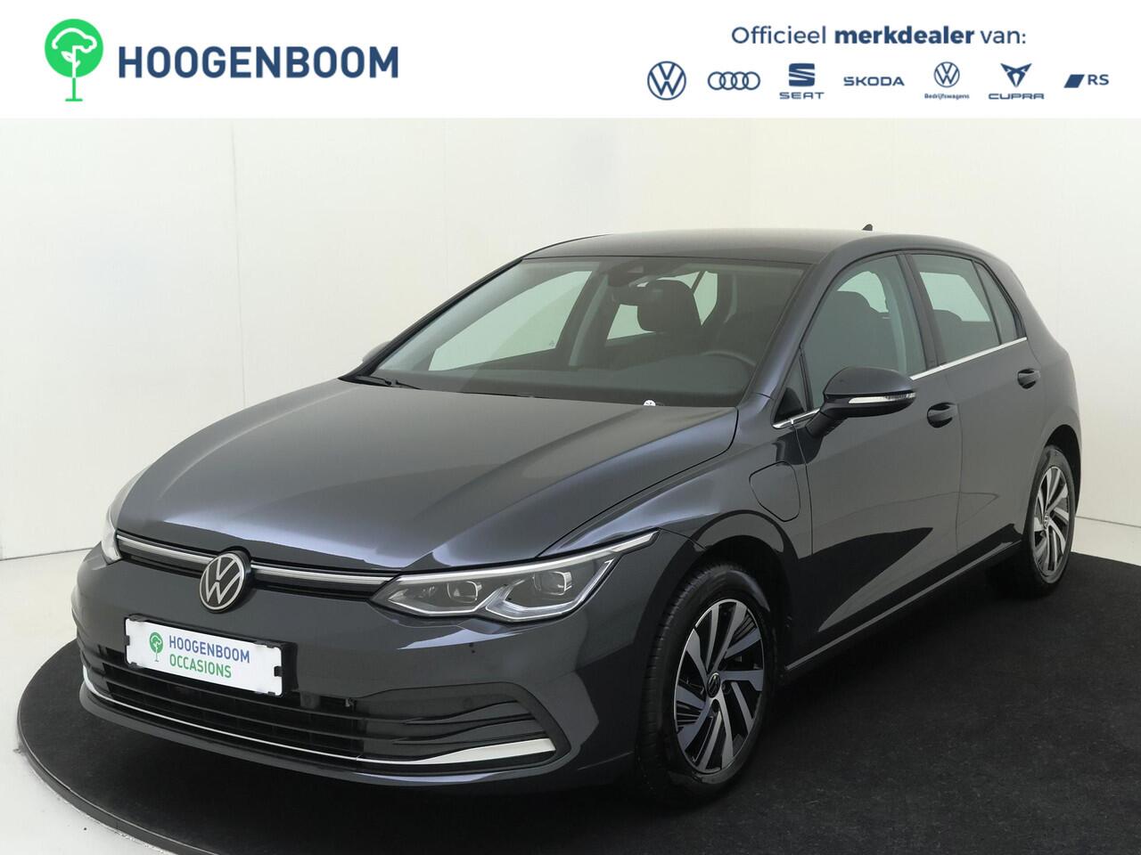 Volkswagen GOLF 1.4 eHybrid Style | Trekhaak | Navigatie | Adaptieve cruise control | Parkeersensoren | 3-zone airco | Elektrisch verstelbare bestuurdersstoel met geheugen | CarPlay |