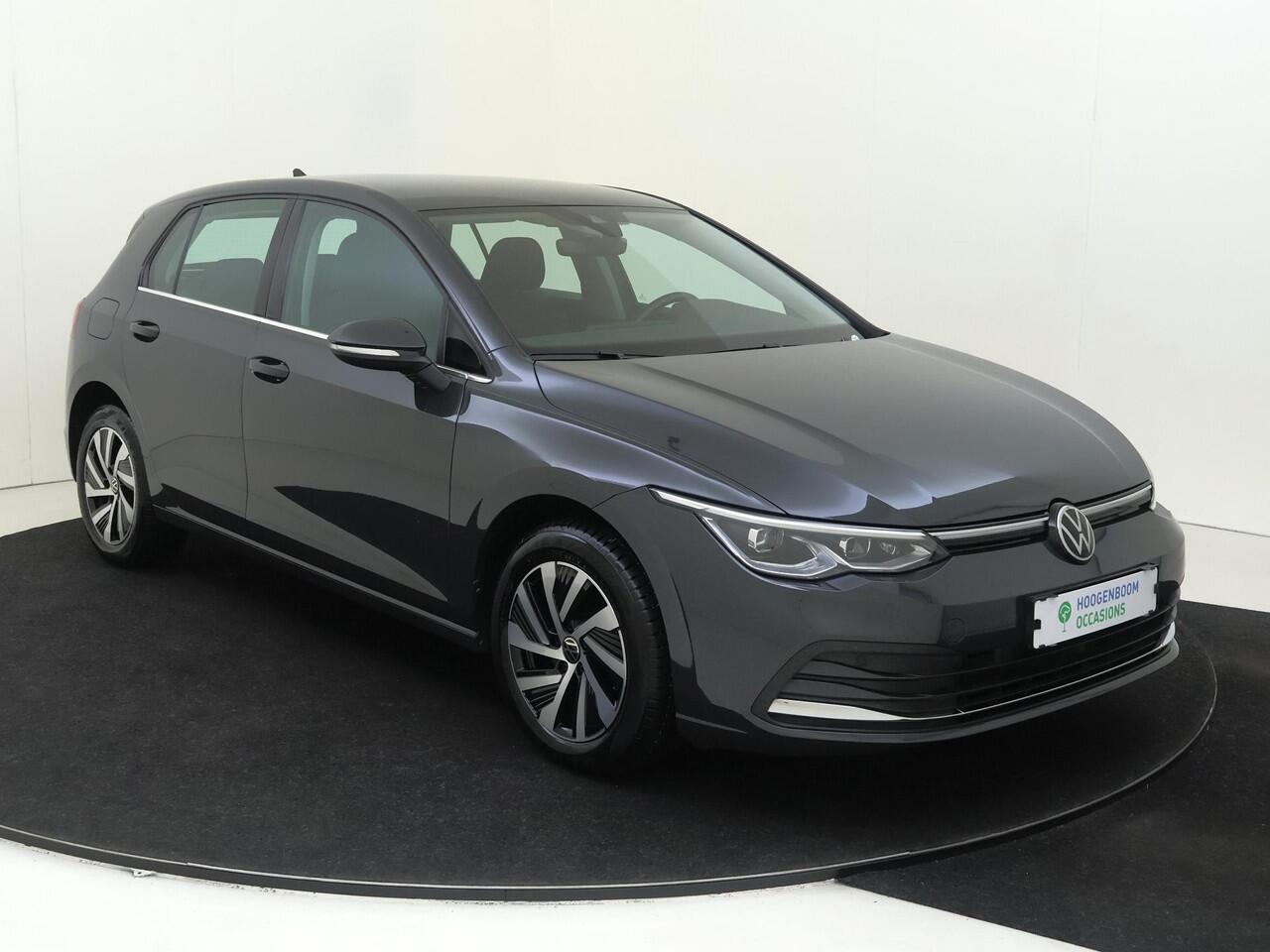 Volkswagen GOLF 1.4 eHybrid Style | Trekhaak | Navigatie | Adaptieve cruise control | Parkeersensoren | 3-zone airco | Elektrisch verstelbare bestuurdersstoel met geheugen | CarPlay |