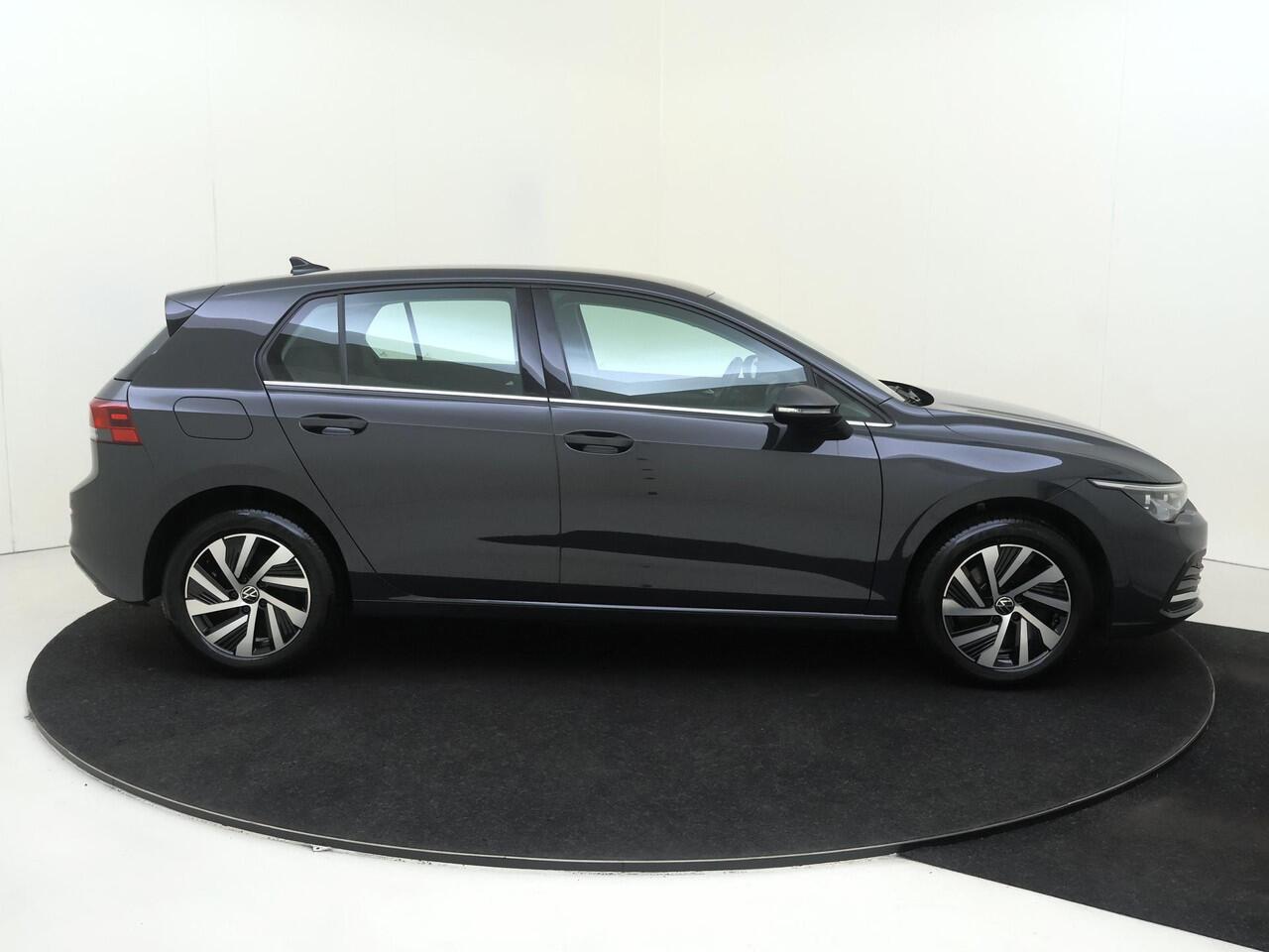 Volkswagen GOLF 1.4 eHybrid Style | Trekhaak | Navigatie | Adaptieve cruise control | Parkeersensoren | 3-zone airco | Elektrisch verstelbare bestuurdersstoel met geheugen | CarPlay |