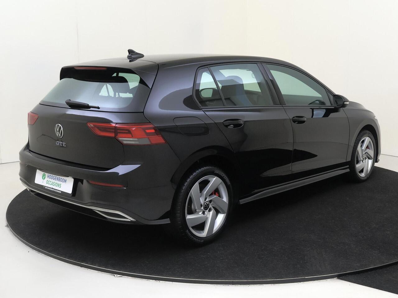Volkswagen GOLF 1.4 eHybrid GTE | Achteruitrijcamera | 3-zone airco | Adaptieve cruise control | LED Plus verlichting | Stoel- en stuurwielverwarming | CarPlay | Navigatie |