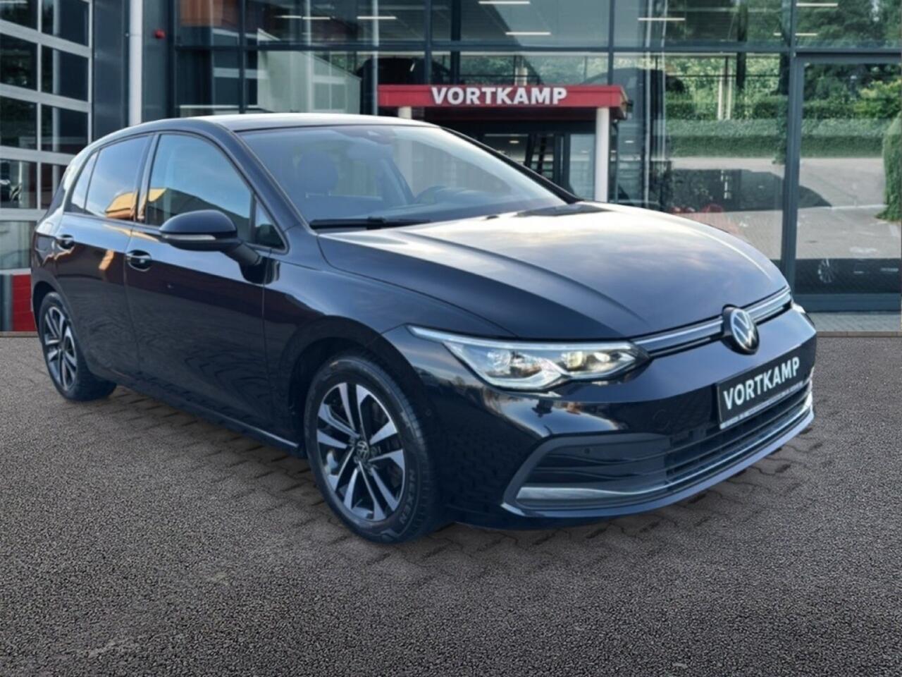 Volkswagen GOLF 2.0 TDI LIFE ACTIVE PANO-DAK/TREKHAAK/CAMERA/NAVI/CARPLAY/ACC/STOELVERW