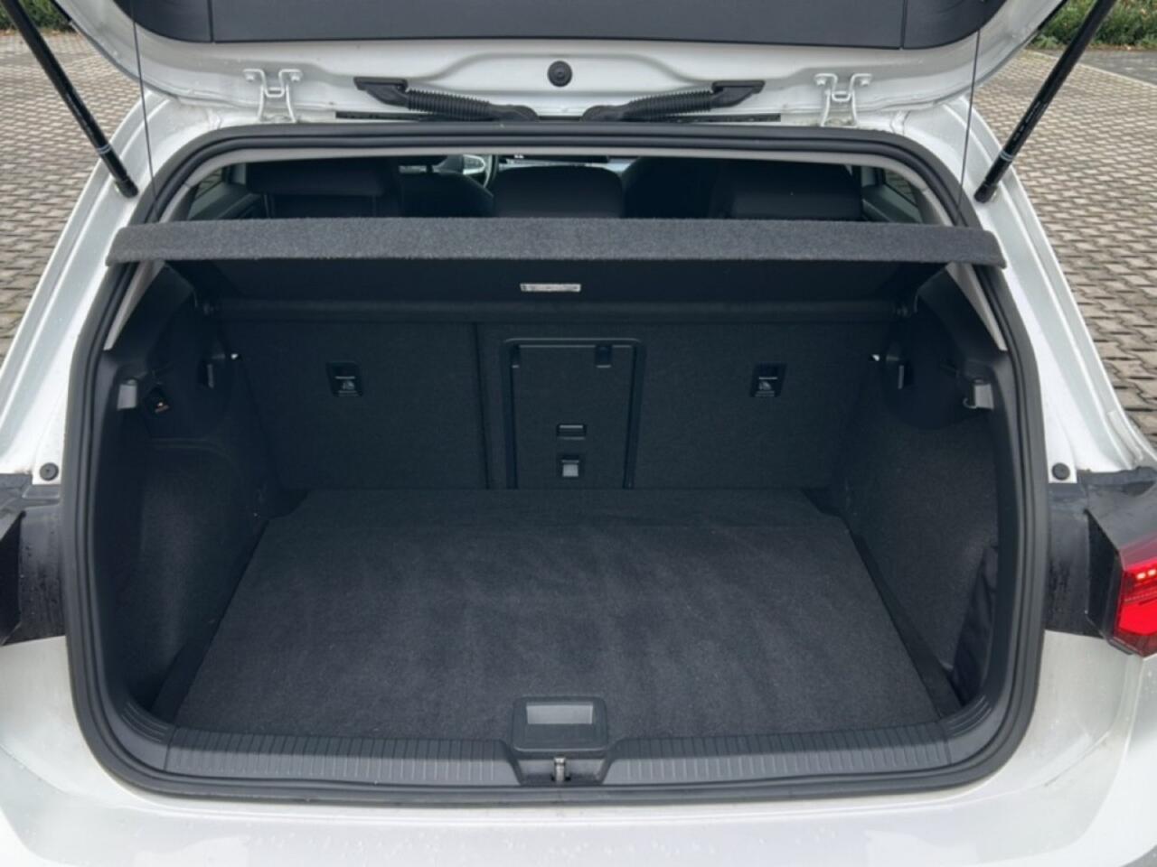 Volkswagen GOLF 1.5 TSI LIFE ACTIVE TREKHAAK/CAMERA/NAVI/CARPLAY/ACC/STOEL-STUURVERW