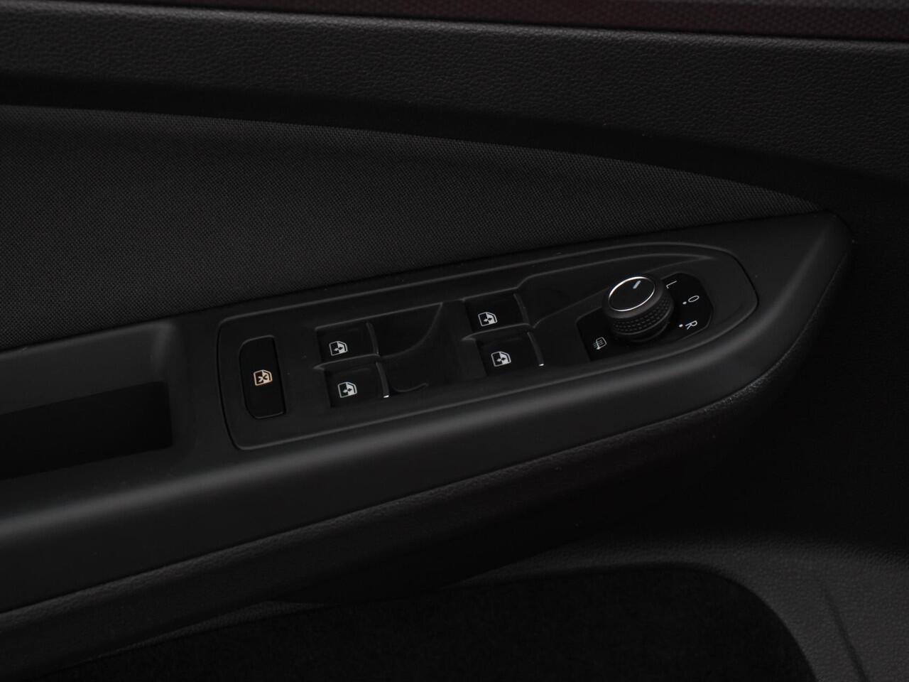 Volkswagen GOLF 1.0 eTSI 110pk DSG Active | Panorama dak | Navigatie | Climate Control | Camera | Adaptive Cruise Control | Virtual Cockpit | Stoelverwarming | Extra Getint Glas