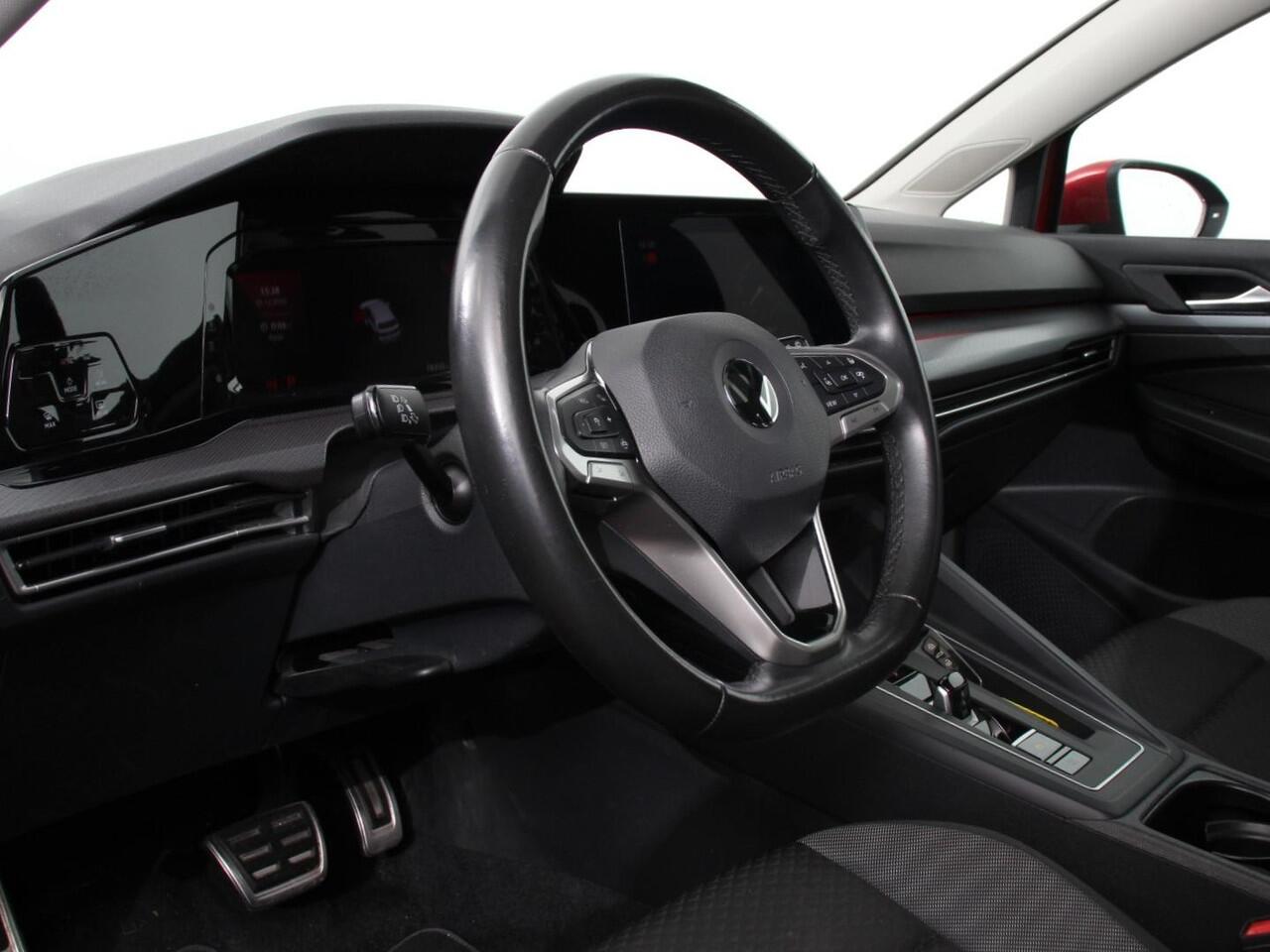 Volkswagen GOLF 1.0 eTSI 110pk DSG Active | Panorama dak | Navigatie | Climate Control | Camera | Adaptive Cruise Control | Virtual Cockpit | Stoelverwarming | Extra Getint Glas