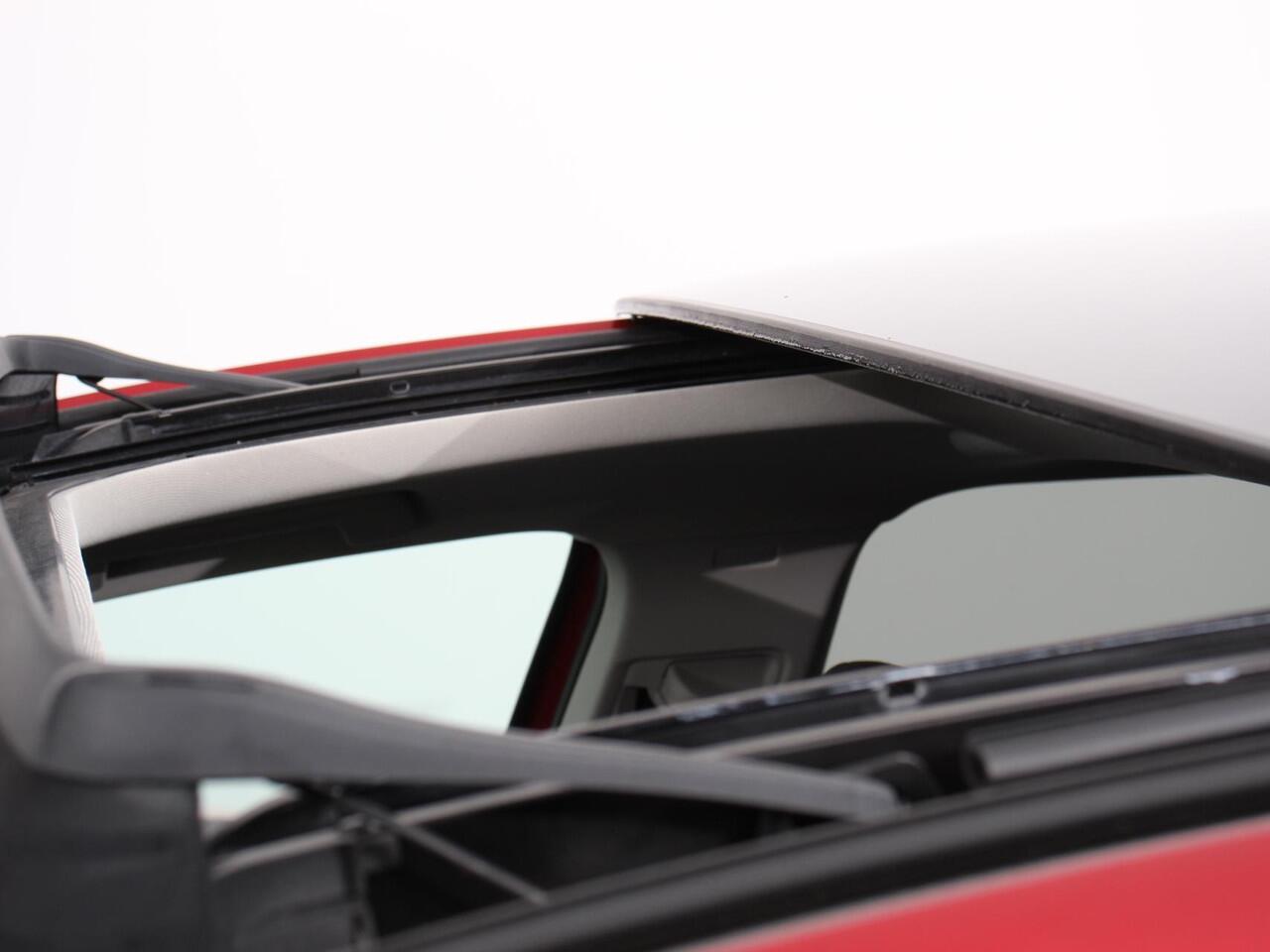 Volkswagen GOLF 1.0 eTSI 110pk DSG Active | Panorama dak | Navigatie | Climate Control | Camera | Adaptive Cruise Control | Virtual Cockpit | Stoelverwarming | Extra Getint Glas