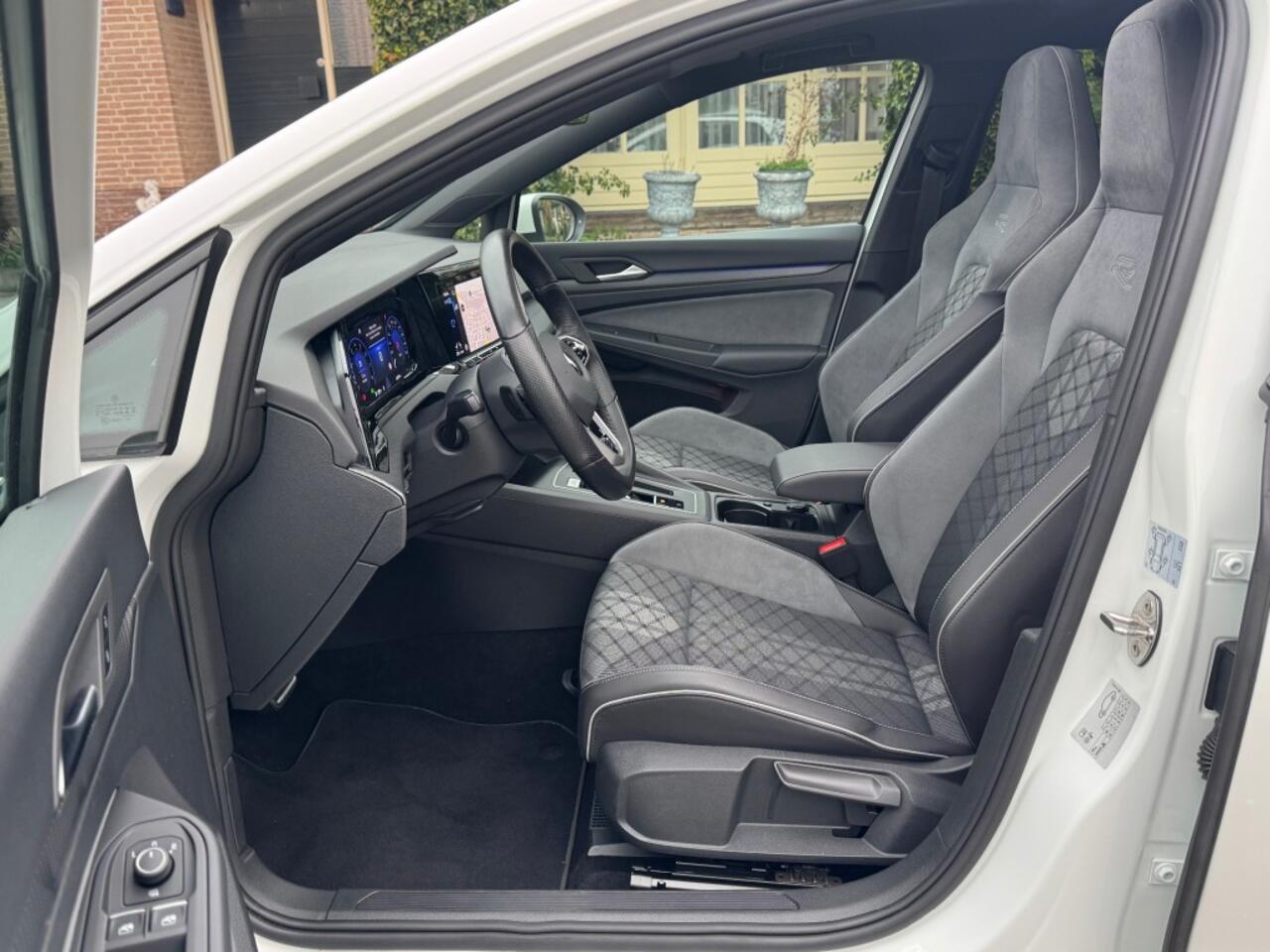 Volkswagen GOLF 1.5 ETSI R-LINE DSG Panoramadak afn.Trekhaak