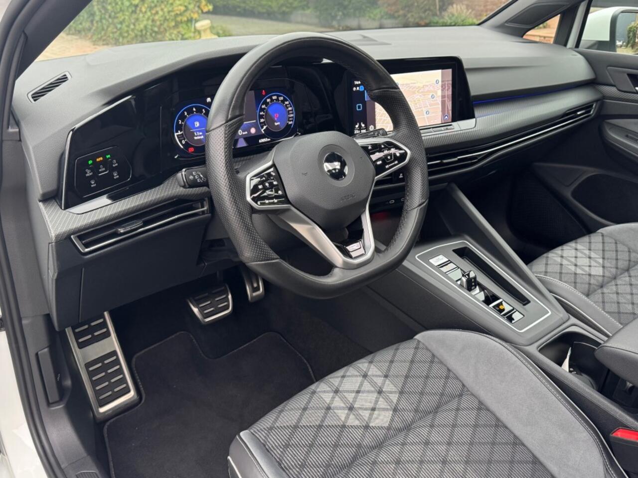 Volkswagen GOLF 1.5 ETSI R-LINE DSG Panoramadak afn.Trekhaak