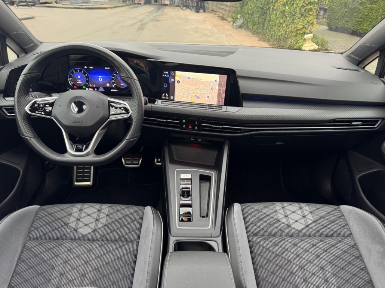 Volkswagen GOLF 1.5 ETSI R-LINE DSG Panoramadak afn.Trekhaak