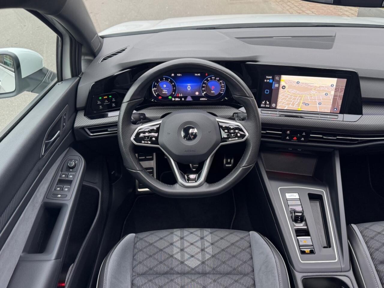 Volkswagen GOLF 1.5 ETSI R-LINE DSG Panoramadak afn.Trekhaak