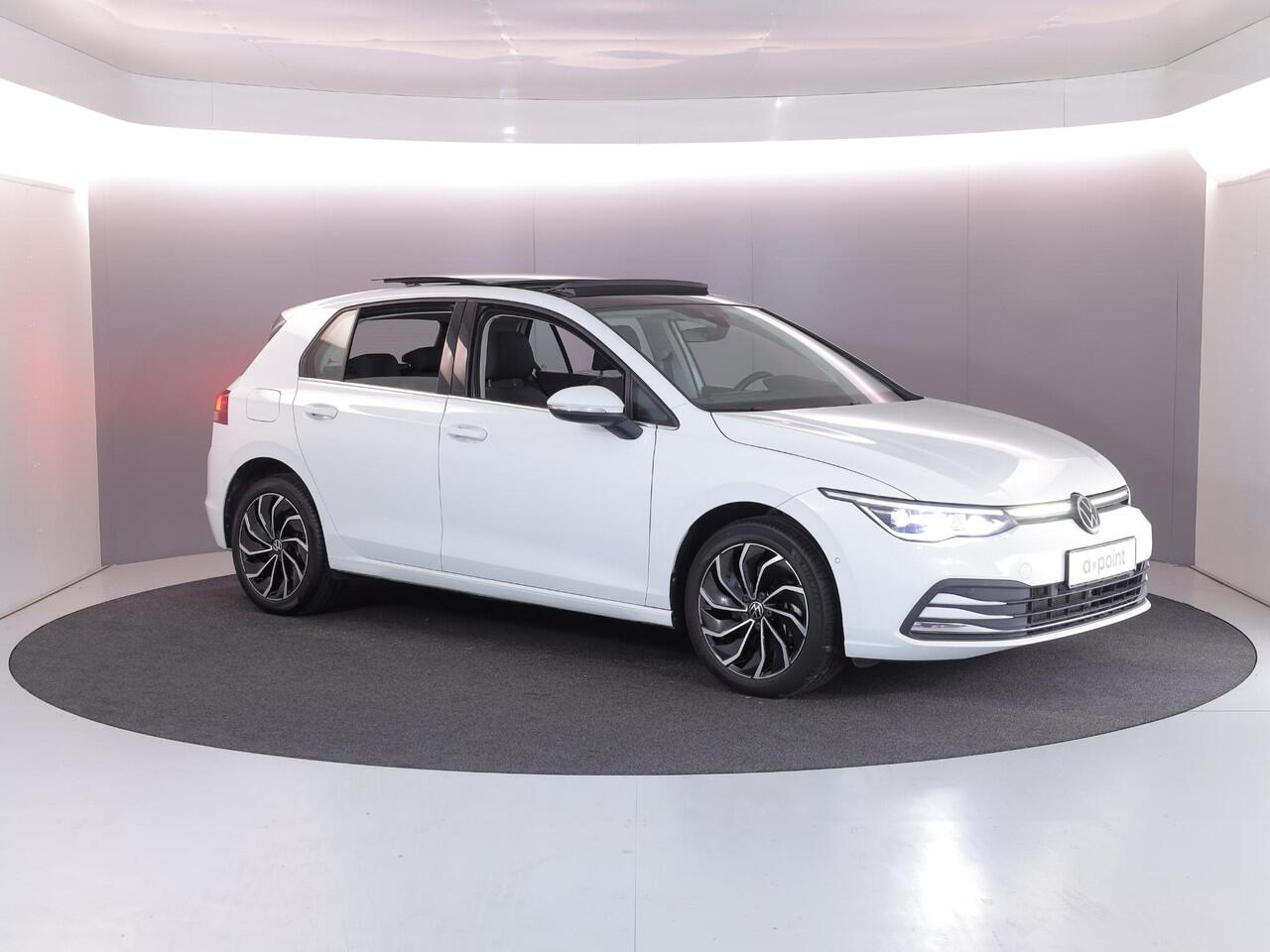 Volkswagen GOLF 1.4 eHybrid Style 204 pk Automaat (DSG) | Navigatie | Panoramadak | Parkeersensoren (Park assist) | Achteruitrijcamera | Stoelverwarming | Head-up display |