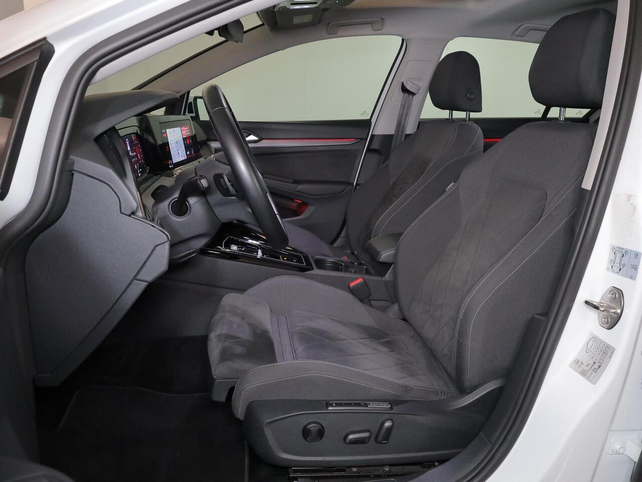 Volkswagen GOLF 1.4 eHybrid Style 204 pk Automaat (DSG) | Navigatie | Panoramadak | Parkeersensoren (Park assist) | Achteruitrijcamera | Stoelverwarming | Head-up display |