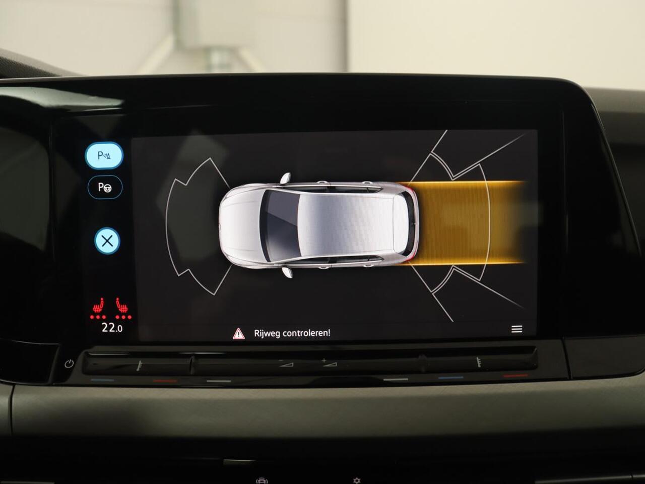 Volkswagen GOLF 1.5 eTSI Life | Stoelverwarming | Carplay | Massage | Adaptive cruise | Navigatie | Sfeerverlichting | Parkeerhulp | Full LED | Memory