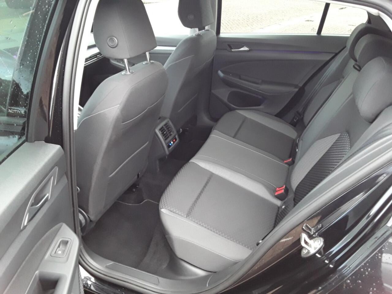 Volkswagen GOLF 1.5 eTSI DSG ACTIVE / NAVI / LED / ACC