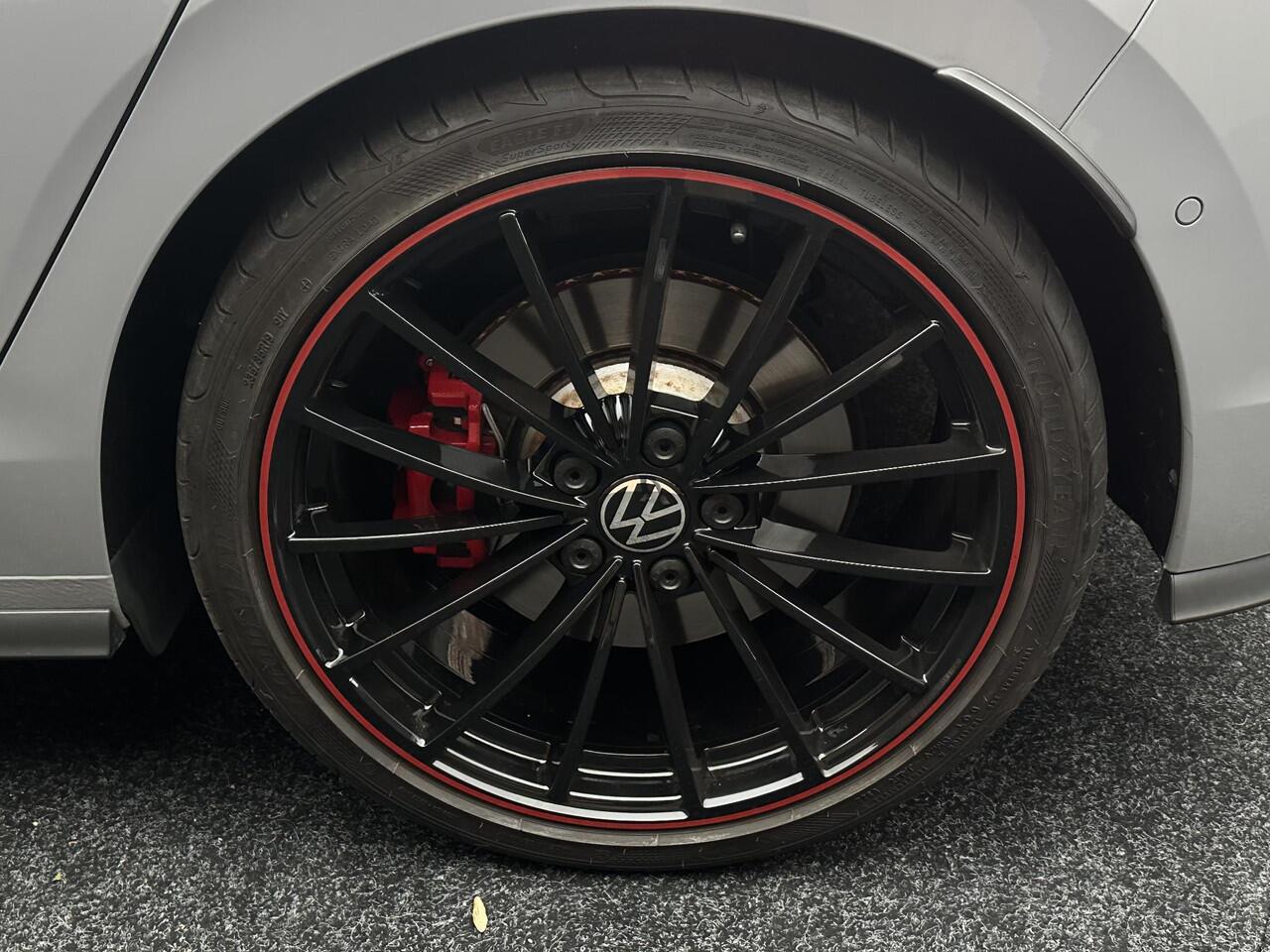 Volkswagen GOLF 2.0 TSI GTI 45 Jahre Akrapovic Panorama Camera IQ