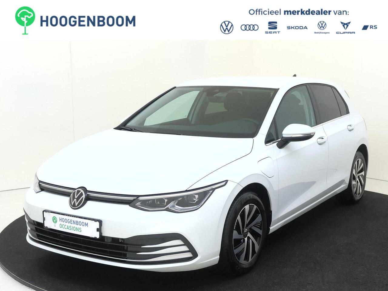 Volkswagen GOLF 1.4 eHybrid Style | SoH 97% | Navigatie | Adaptieve cruise control | Achteruitrijcamera | LED Plus verlichting | Stoel- en stuurwielverwarming | Dodehoek detectie | Elektrisch verstelbare besturing met geheugen |