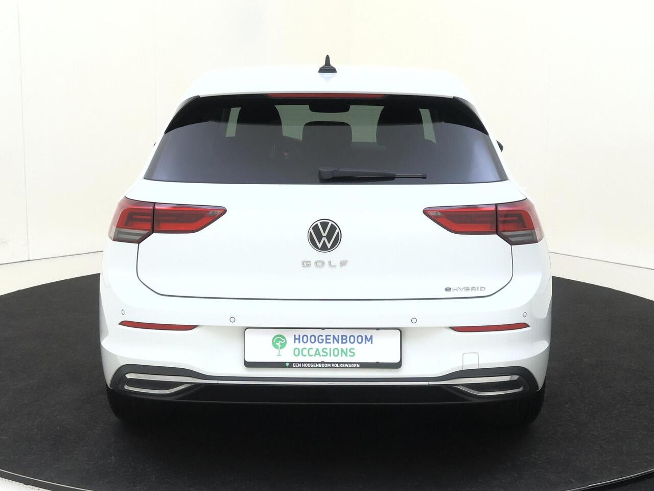Volkswagen GOLF 1.4 eHybrid Style | SoH 97% | Navigatie | Adaptieve cruise control | Achteruitrijcamera | LED Plus verlichting | Stoel- en stuurwielverwarming | Dodehoek detectie | Elektrisch verstelbare besturing met geheugen |
